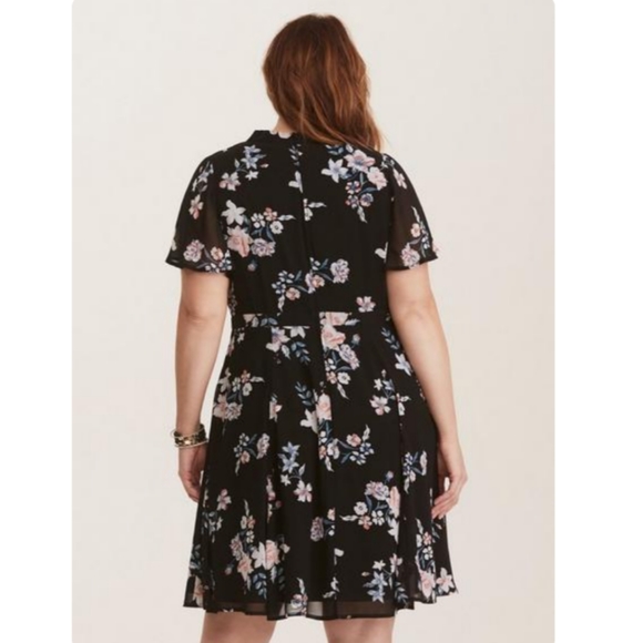 Torrid Multi-Color Floral Print Chiffon Skater Dress Size 14 - Picture 3 of 13